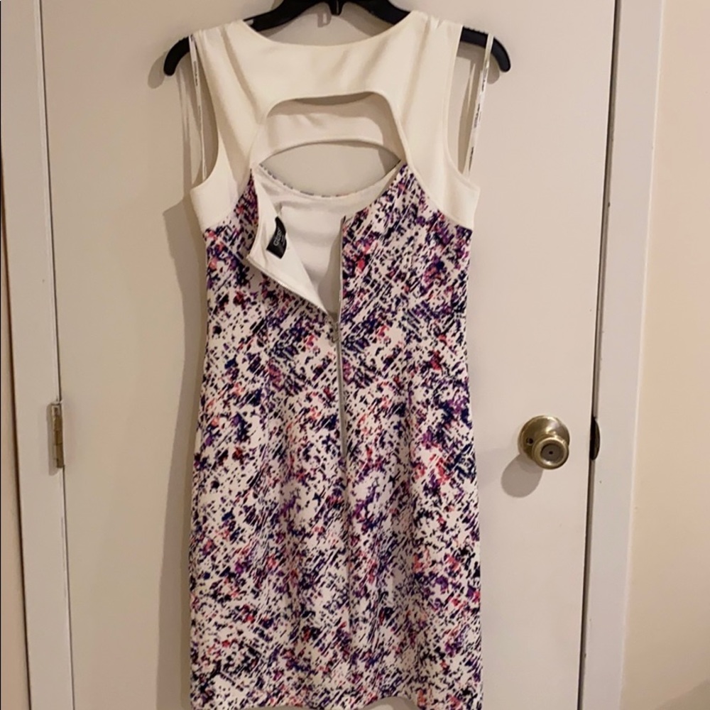 Guess - Picture 5 of 10